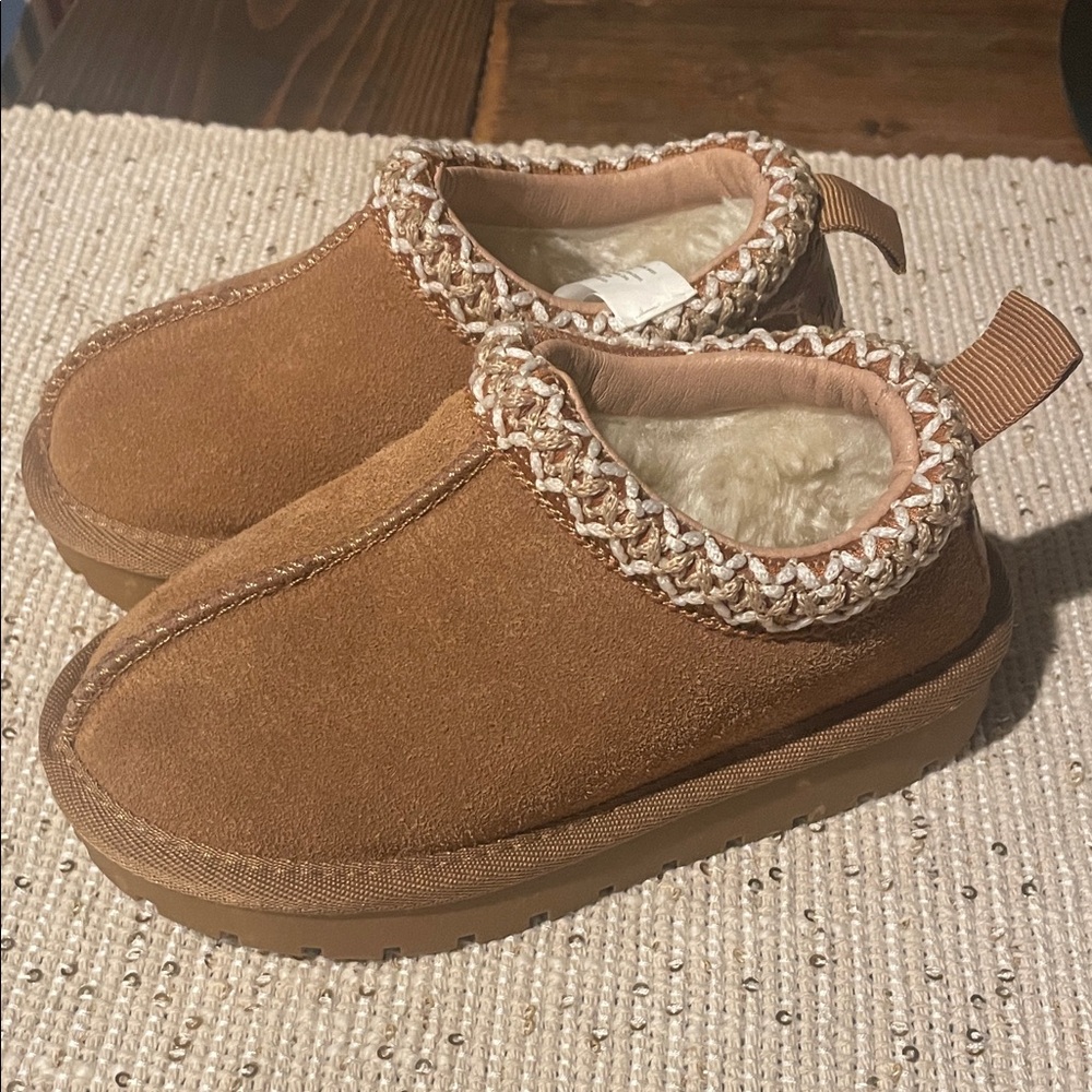 Cozy Tan Kids Shoes- LIKE NEW